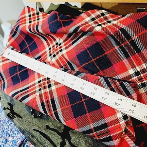 Trina Turk Plaid Mini 90s Style Academia Gold Button Red Blue Skirt Size 6 - Picture 9 of 12